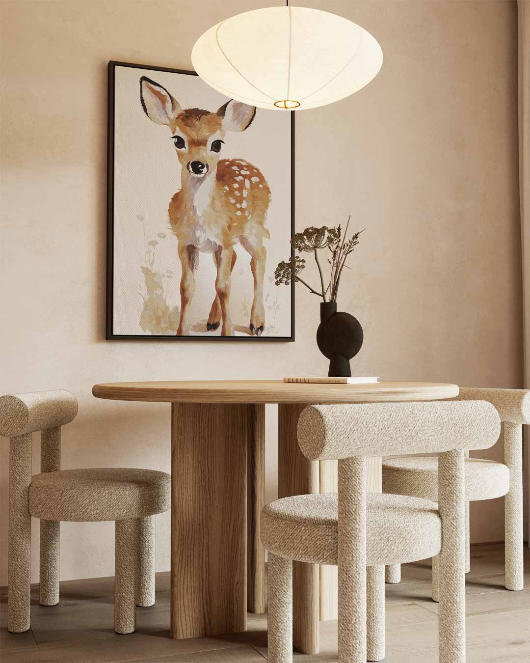 Schattig Hertenkalf in Bloemenweide – staand kunstwerk voor modern interieur