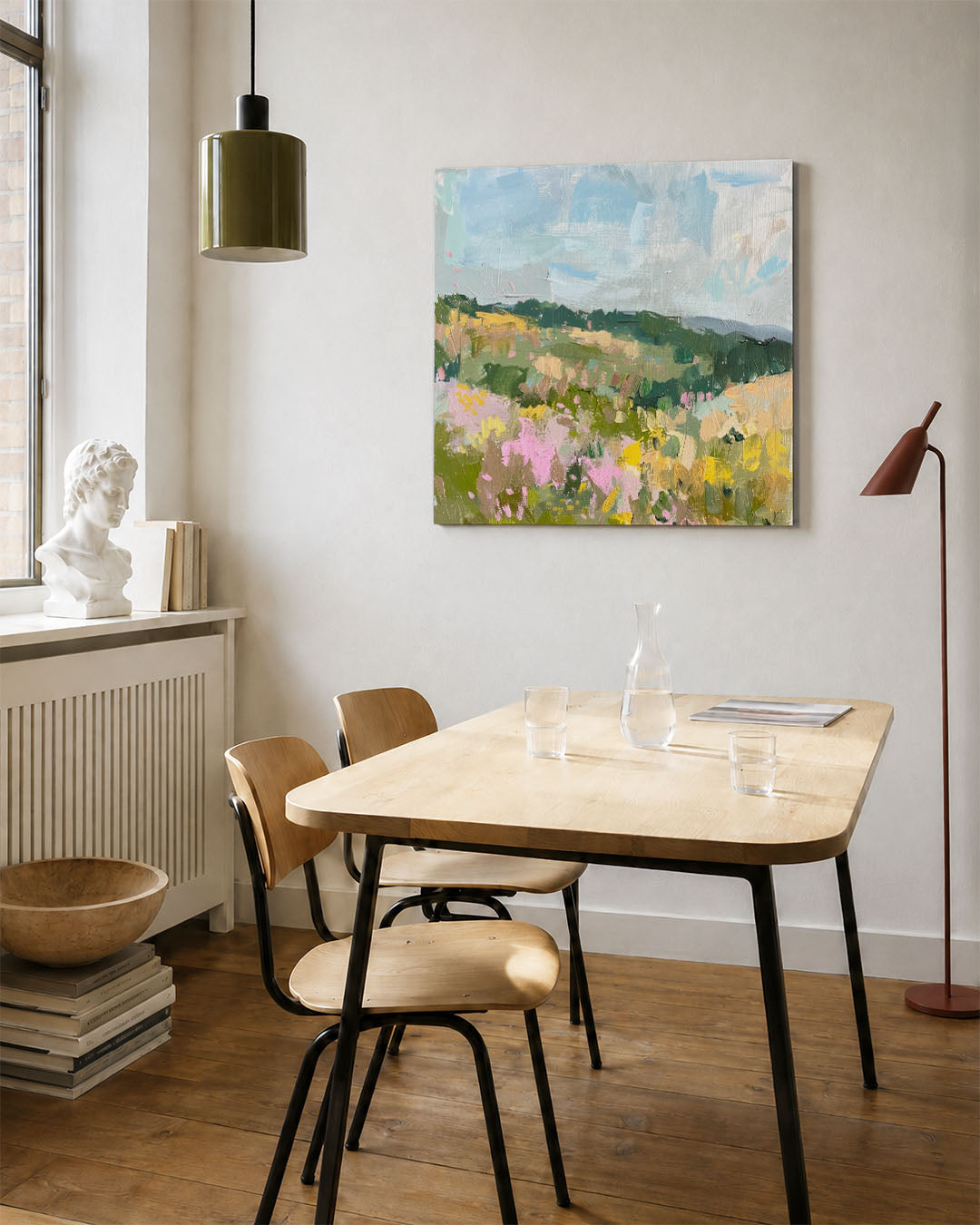 Kleurrijk landschap kunstwerk – vierkante wanddecoratie – dit werk toont een levendig landschap met een mix van groene velden