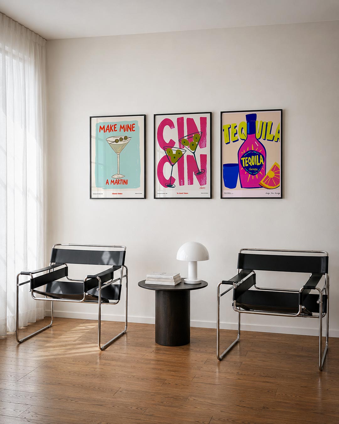 Cocktail illustratie driedelige posterset – een compositie met een martiniglas en olijven op een