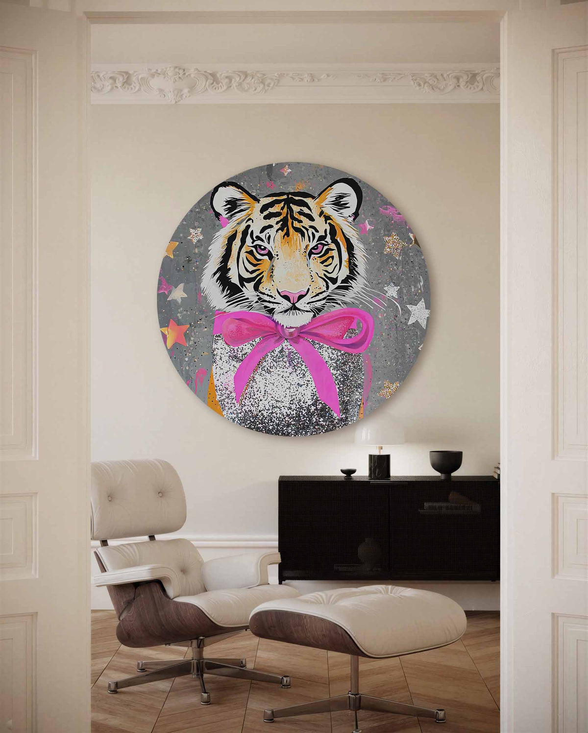 Tijger met roze strik – illustratie muurcirkel als ronde muurdecoratie