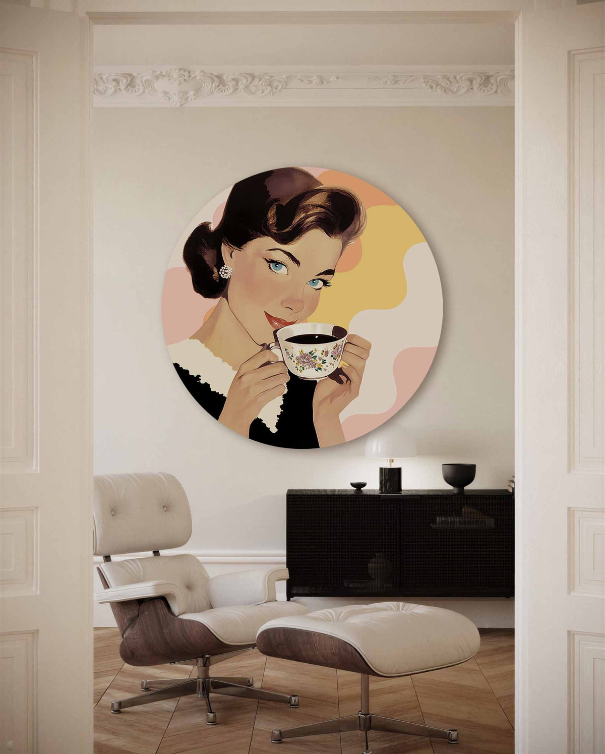 Vrouw met kopje – kleurrijke Pop Art muurcirkel voor aan de muur