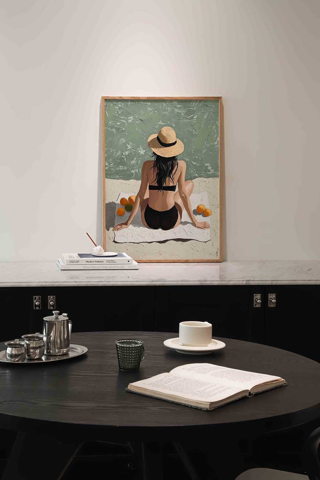 Vrouw aan zee – moderne poster in staand formaat