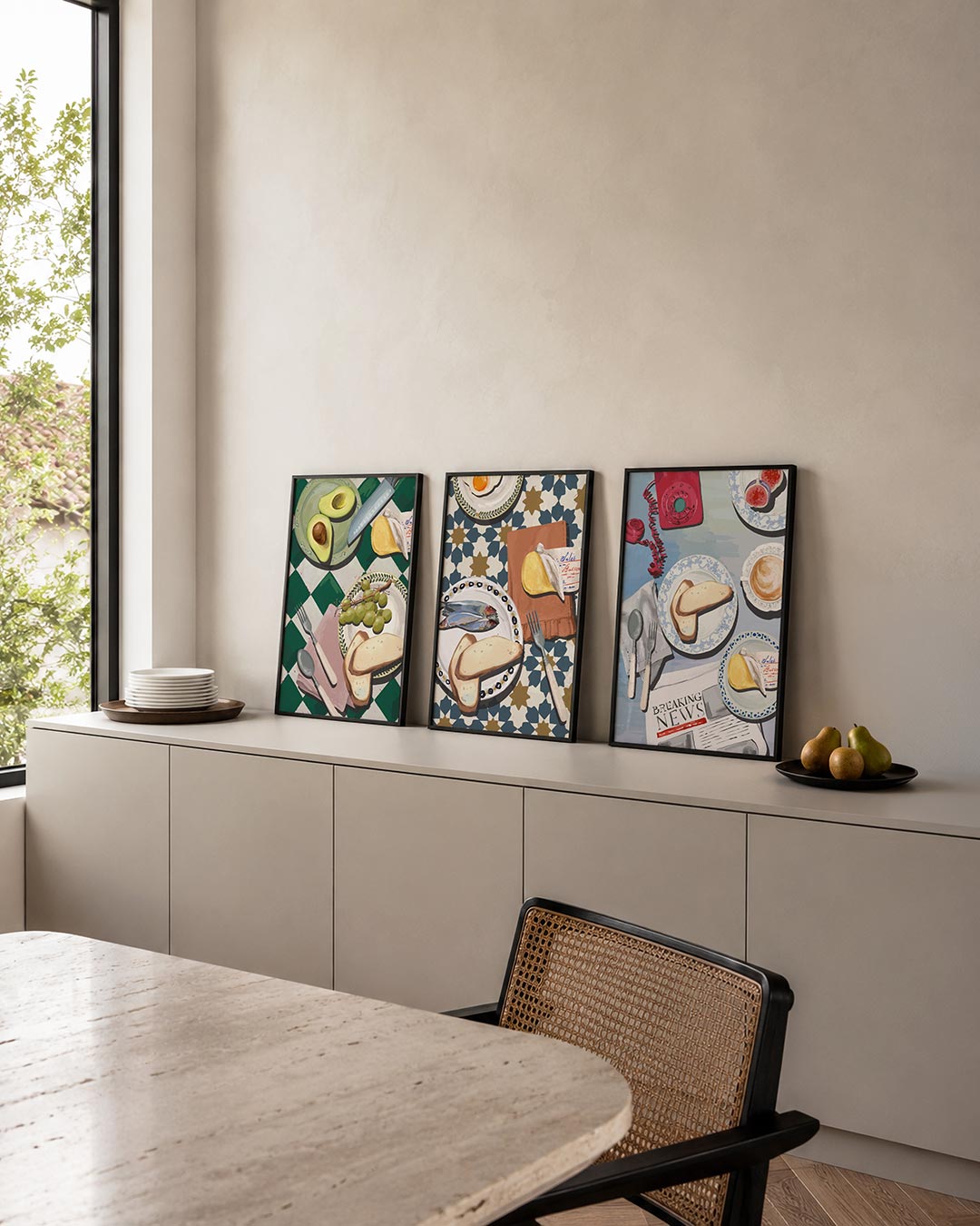 Eettafel moment posterset – detailweergave – deze driedelige postercombinatie toont een gezellige