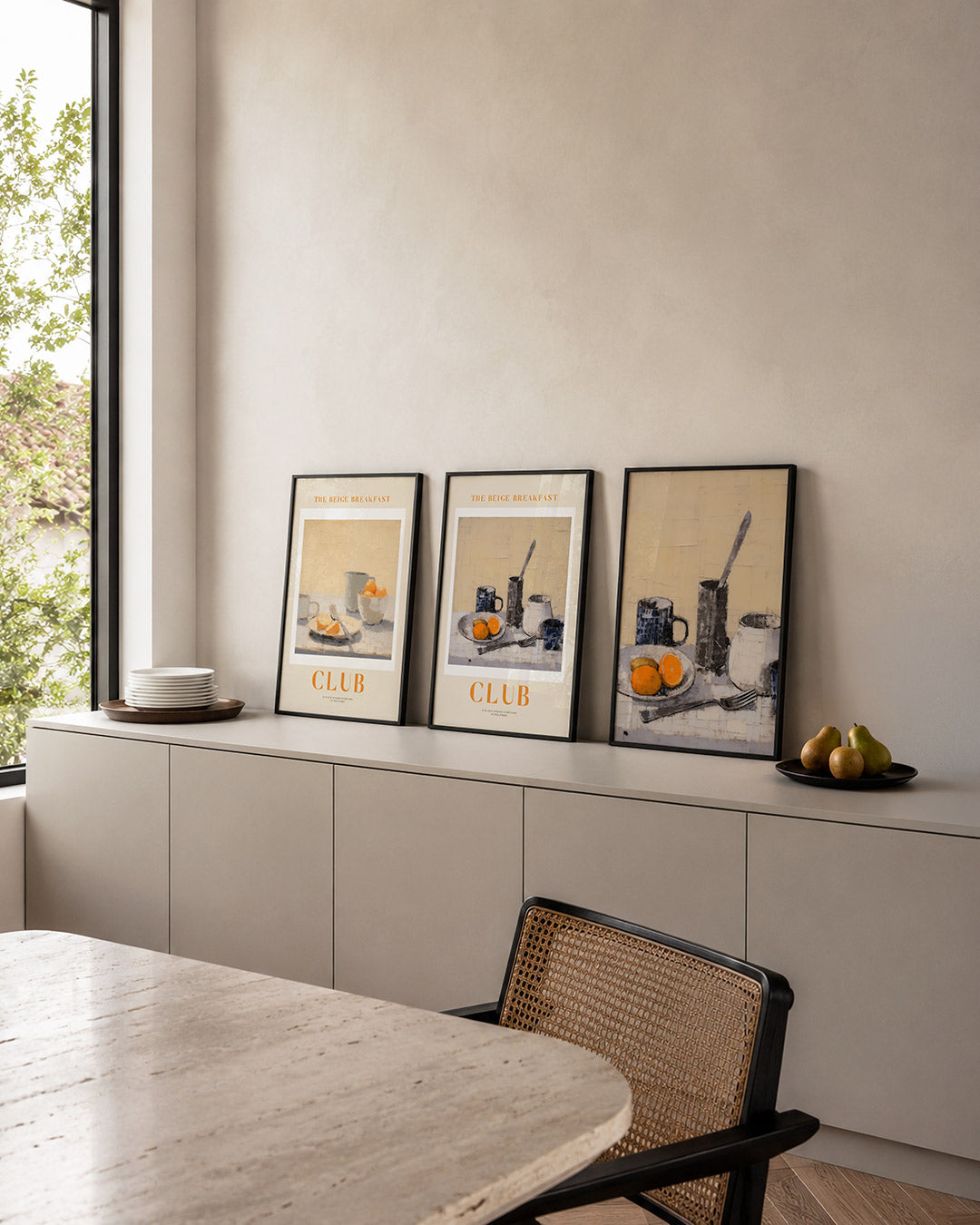 Ontbijt in beige – deze posterset toont een serene ontbijtscène met zachte beige tinten – weergave 4