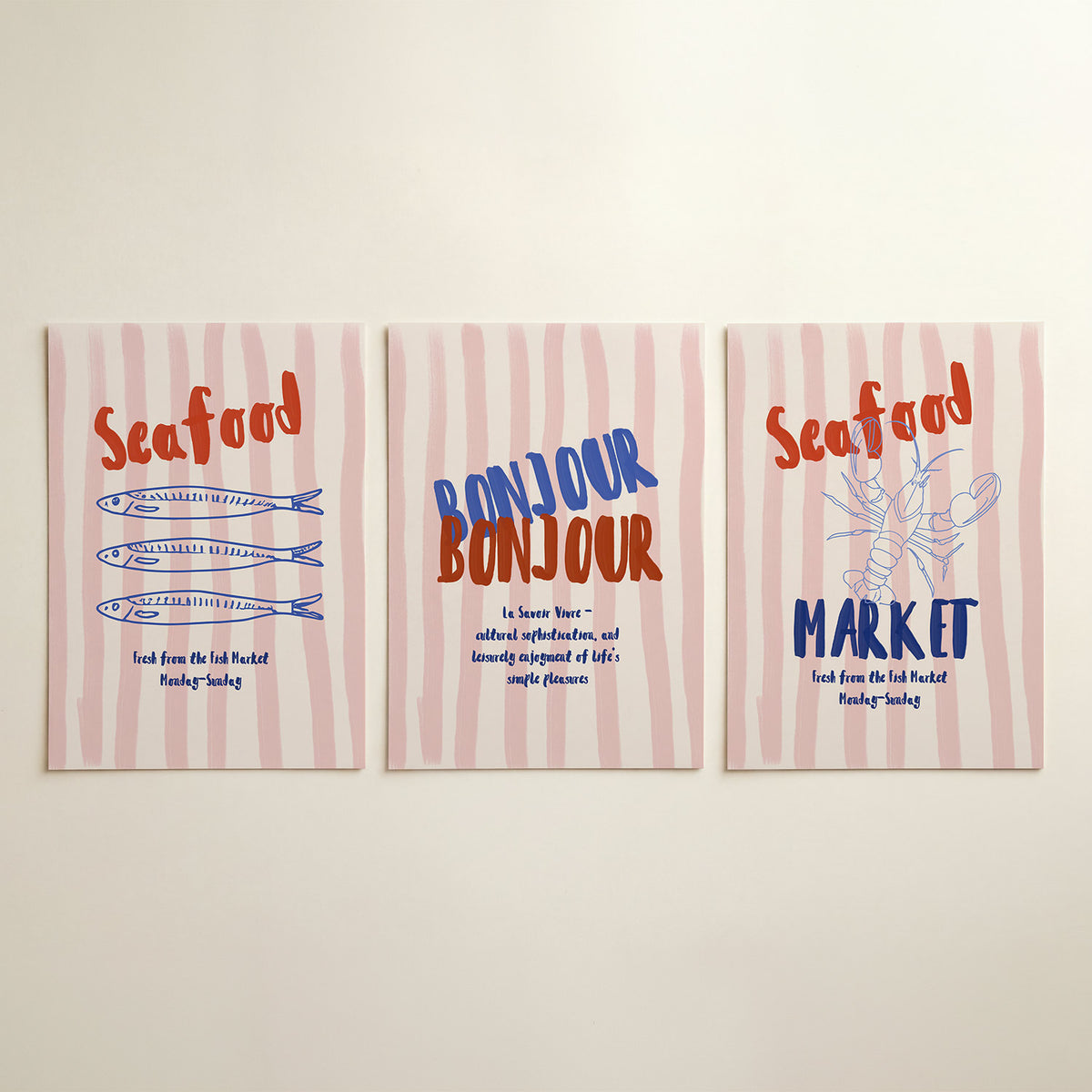 Visuele eenvoud driedelige posterset in interieur