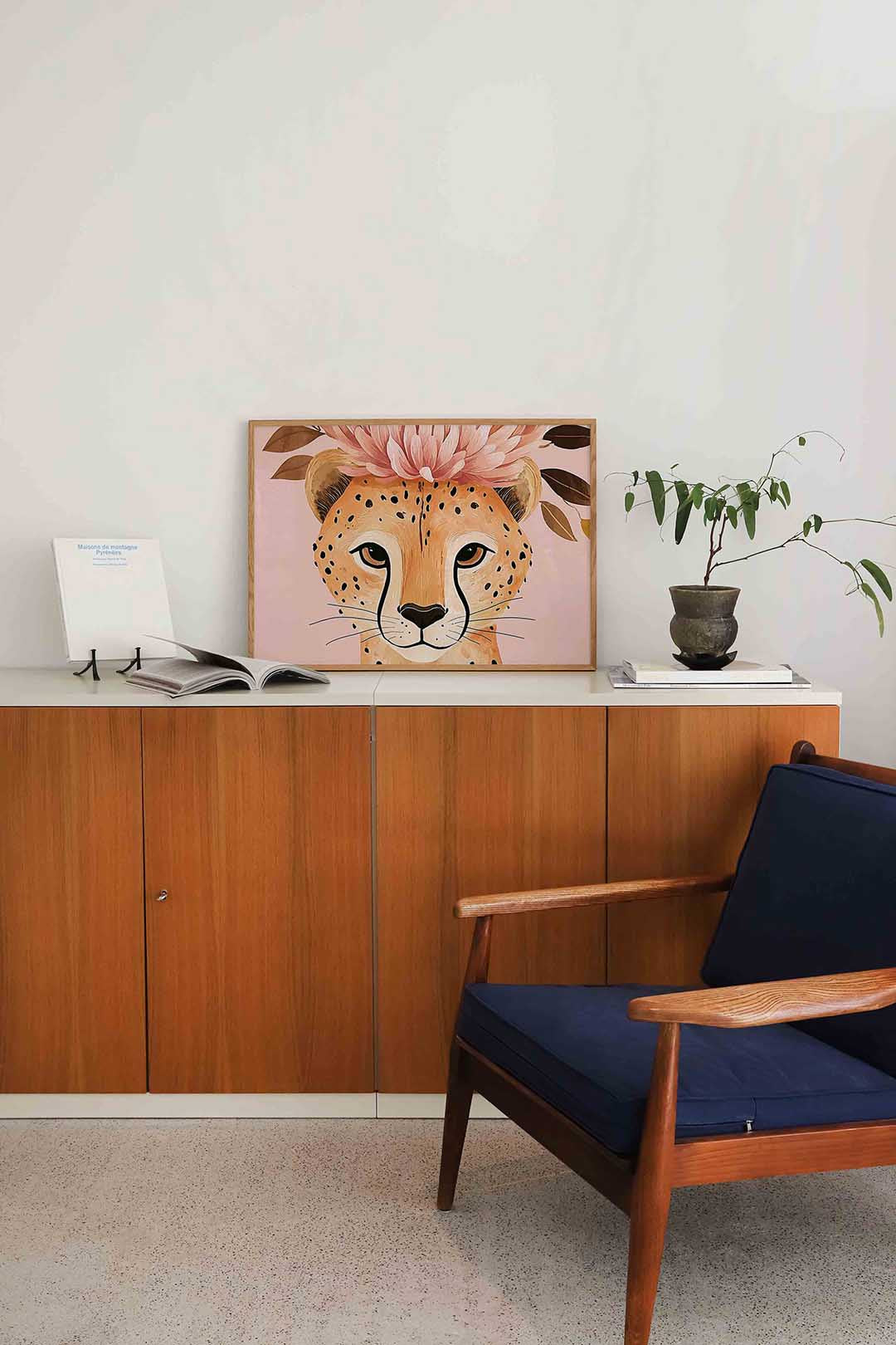 Luipaard met bloemen – liggende dieren wanddecoratie van WallArtistic