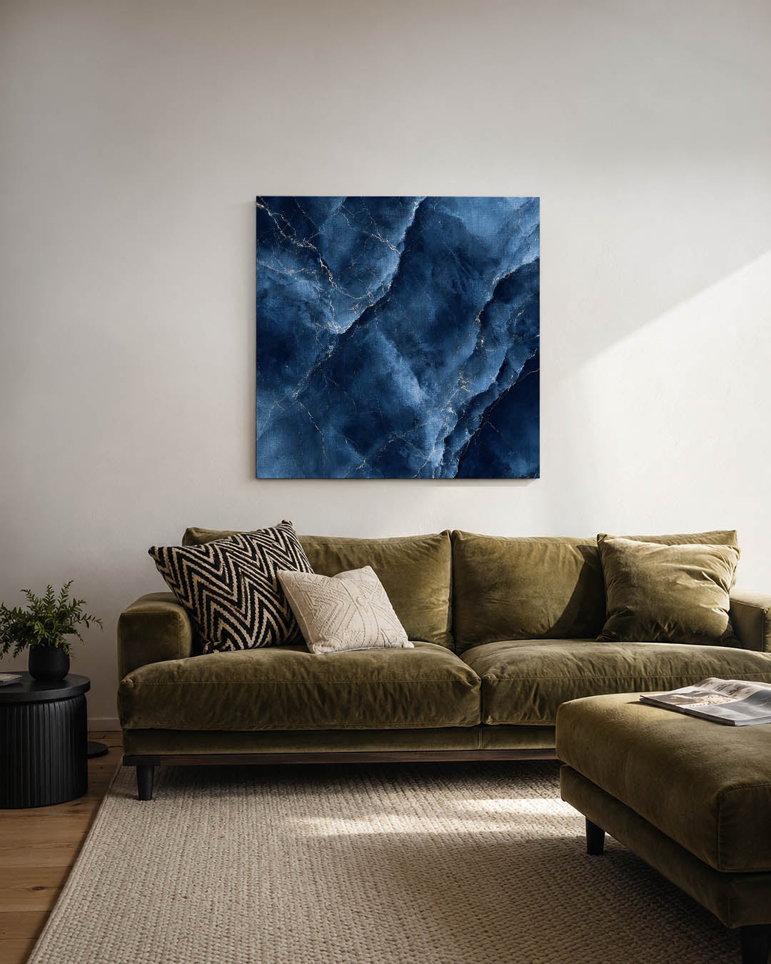 Marmerstructuur blauw kunstwerk – derde productweergave – dit werk toont een dynamisch patroon van blauwe marmerachtige