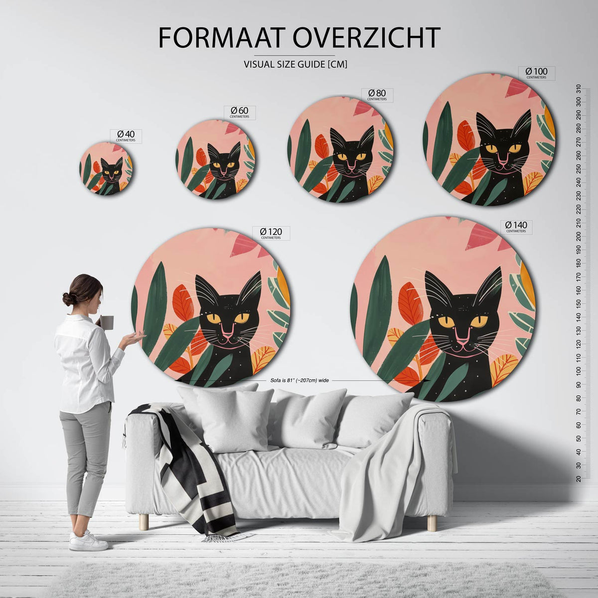 Zwarte kat en bladeren Muurcirkel – extra productweergave – Een zwarte kat met gele ogen omringd door groene en oranje
