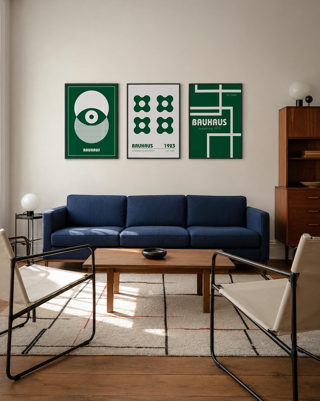 Cirkel en strepen driedelige posterset – deze posterset in drie delen toont een spel van cirkels en lijnen in wit en groen.