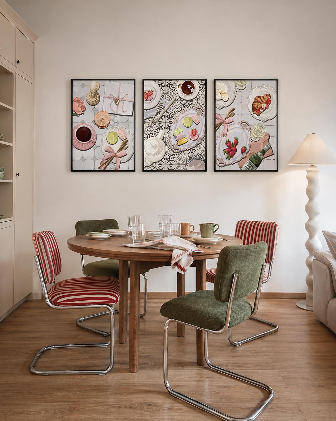 Tafelsfeer driedelige posterset – een compositie met zachte roze en gouden tinten