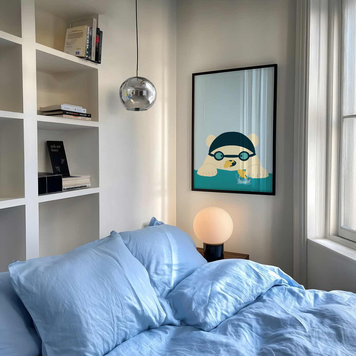 Zwemmende Beer met Vissevrienden – speelse wandkunst als portret kinderposter