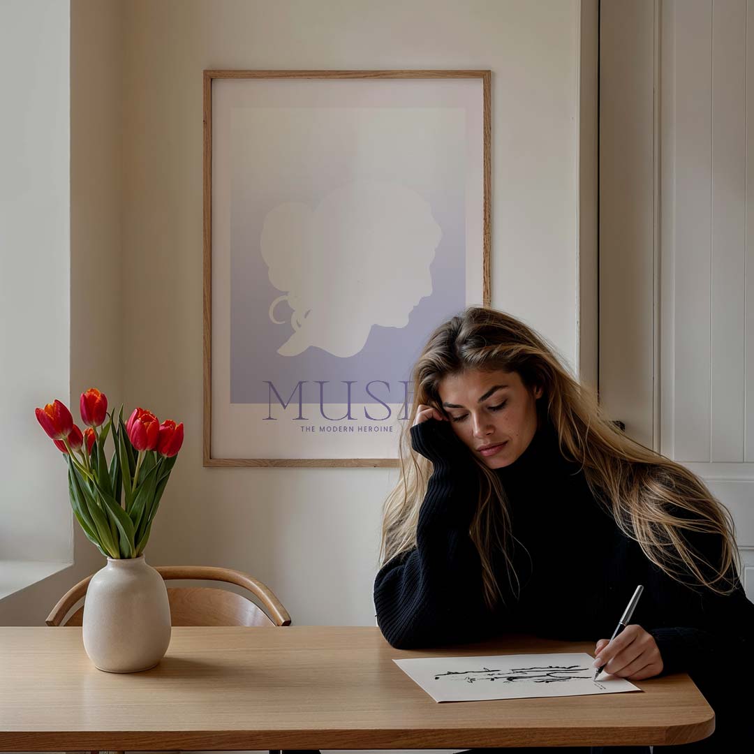 Moderne Vrouwelijke Heldin – staande muurposter met mindfulness uitstraling