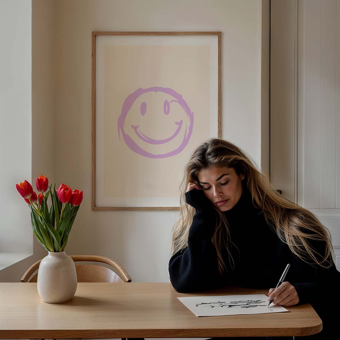 Vrolijke Pastel Smiley – staande muurposter voor een modern interieur