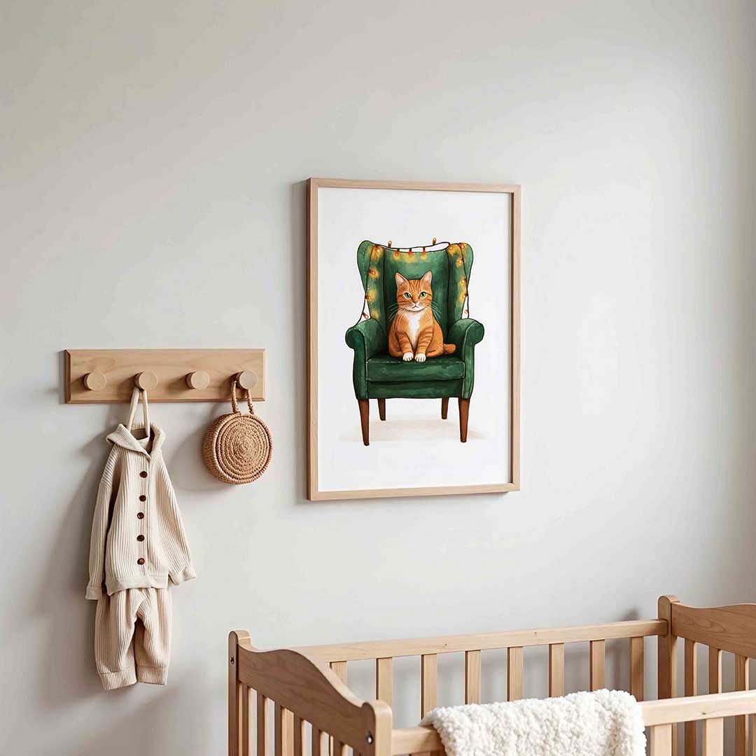 Kat op groene stoel – kinderposter in staand formaat