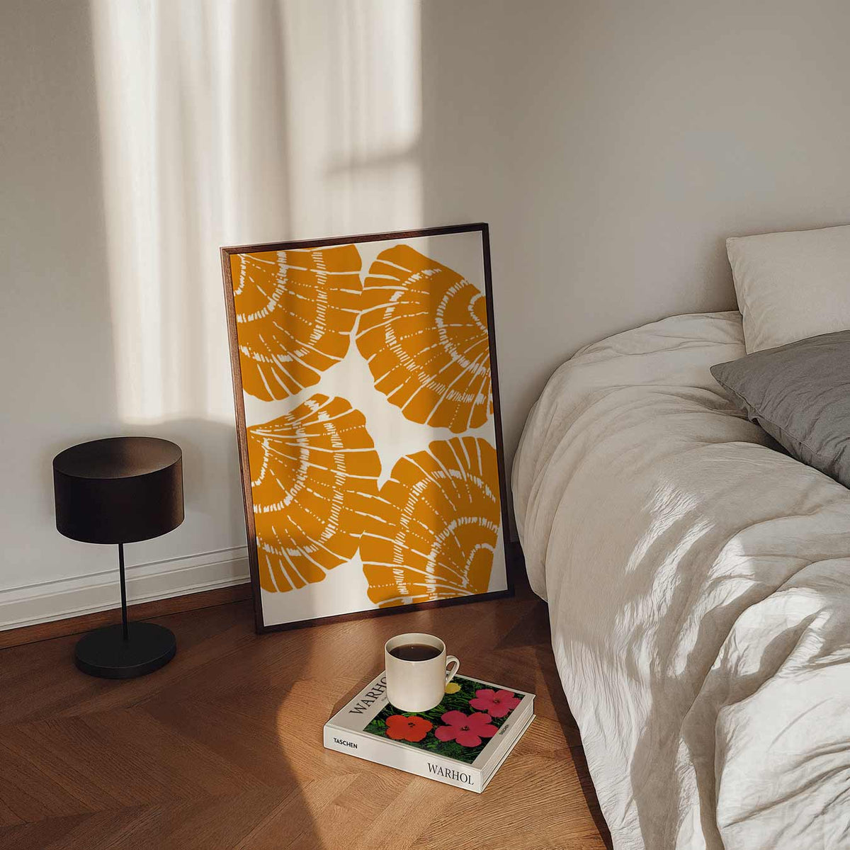 Schelpen Sfeerposter in Oranje – staande zeedieren wanddecoratie van WallArtistic