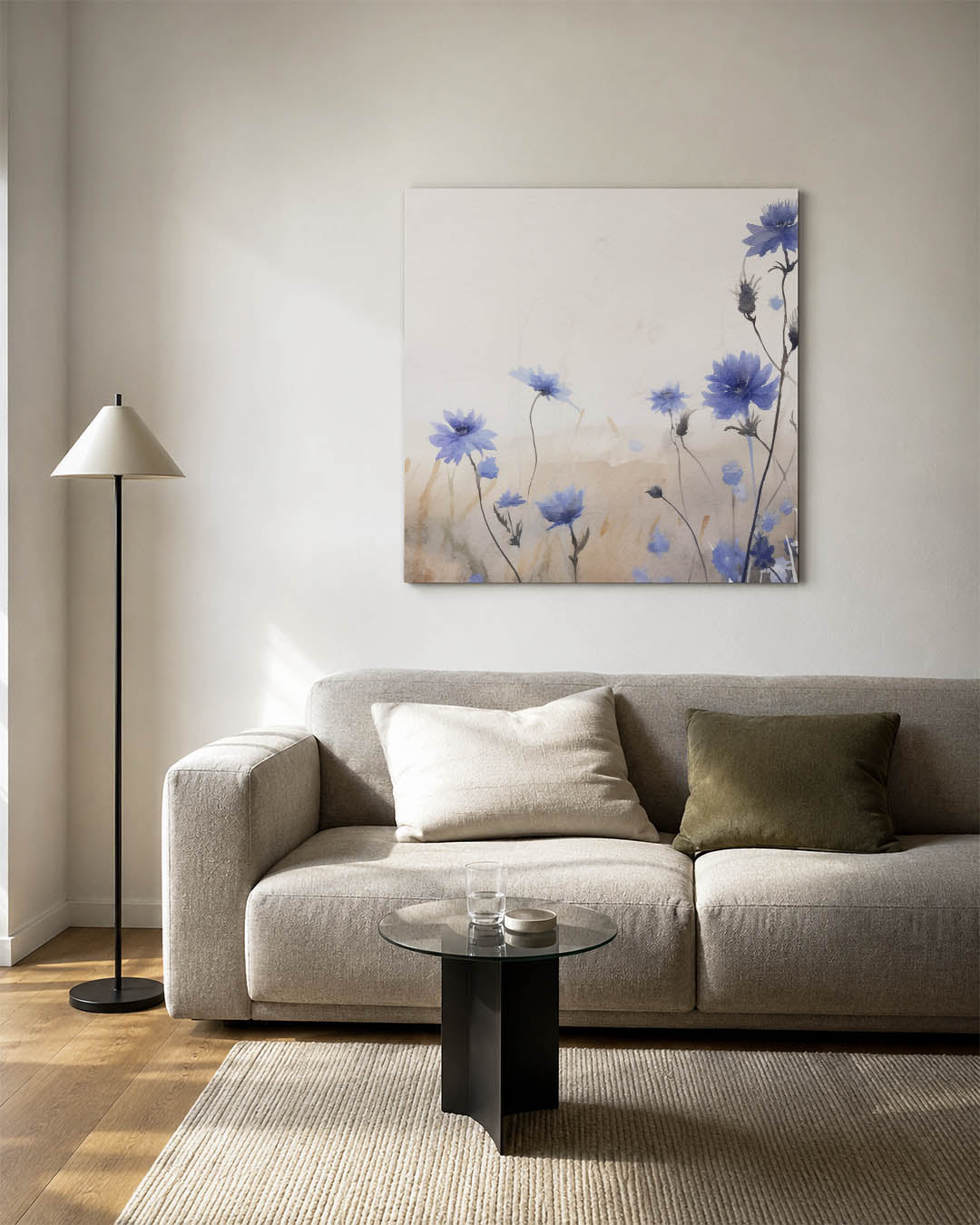 Bloemen in blauwtinten kunstwerk – detailweergave – dit kunstwerk toont delicate blauwe bloemen tegen een lichte achtergrond.