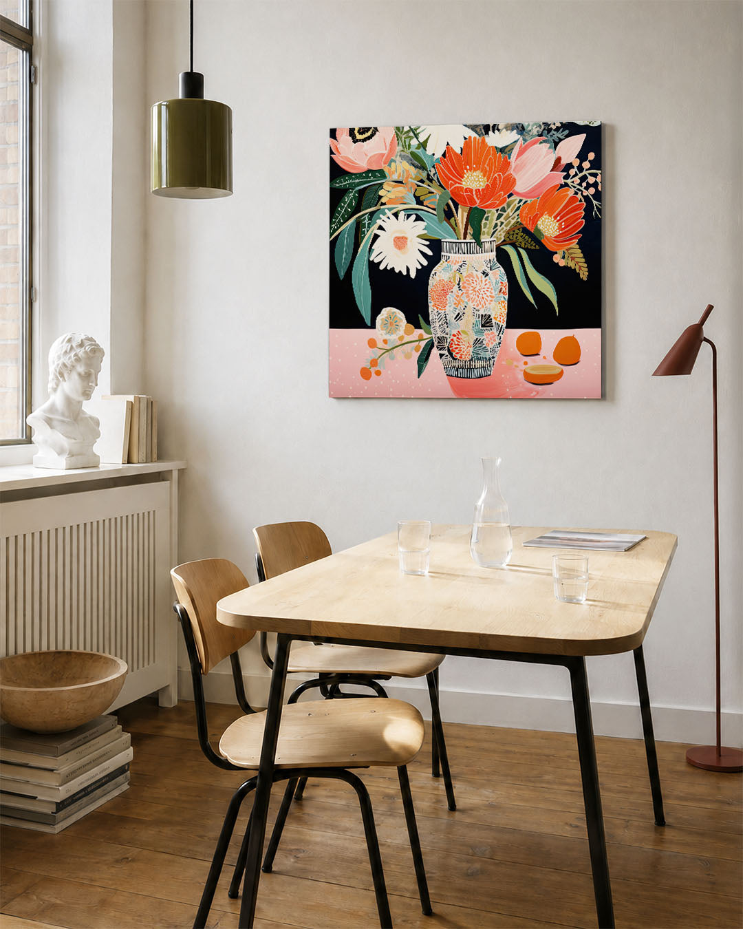 Bloemen in vaas kunstwerk – vierkante wanddecoratie – dit werk toont een kleurrijk boeket in een vaas tegen een donkere