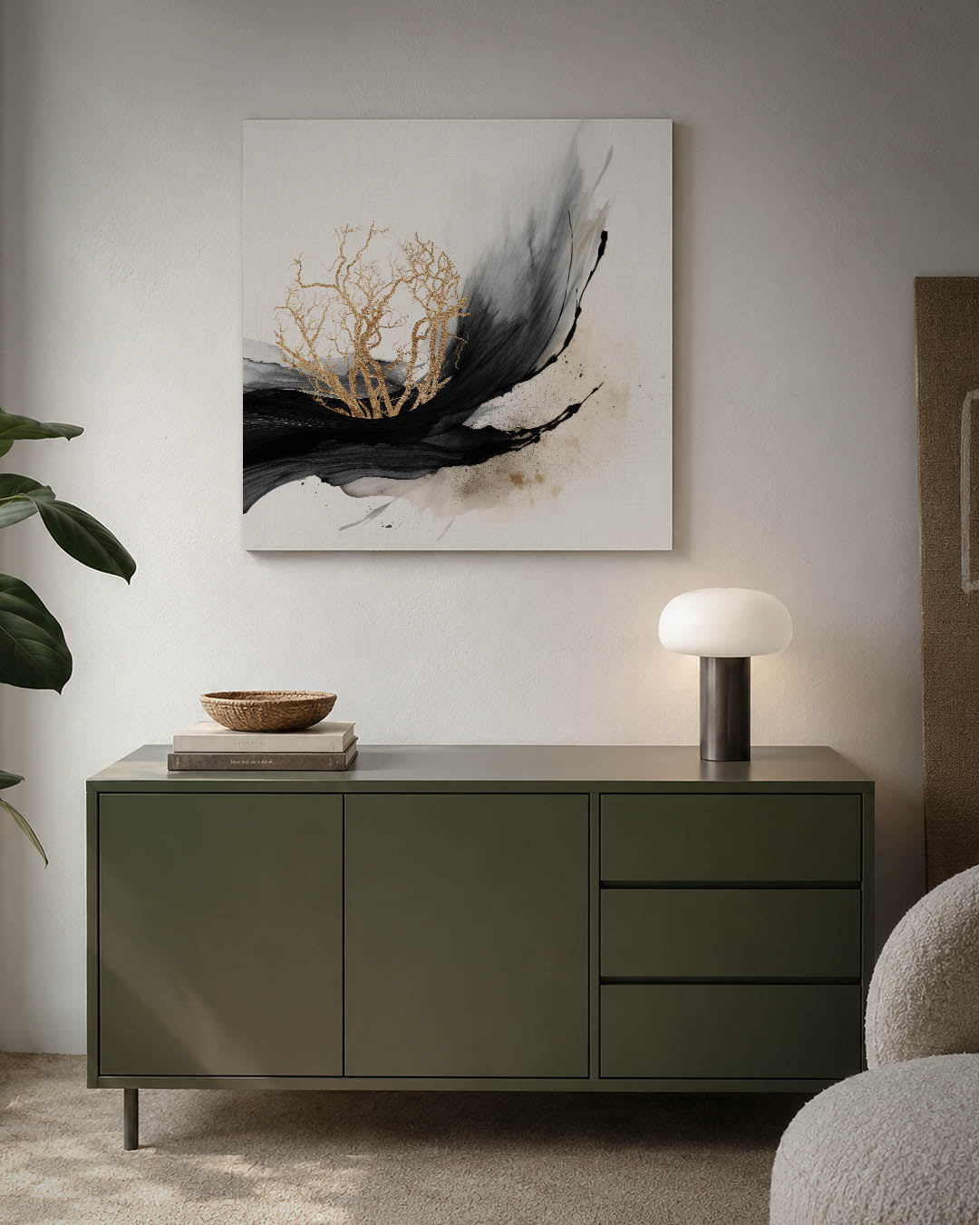 Gouden boom vortex kunstwerk – detailweergave – dit kunstwerk toont een gouden boom omgeven door vloeiende zwarte en beige