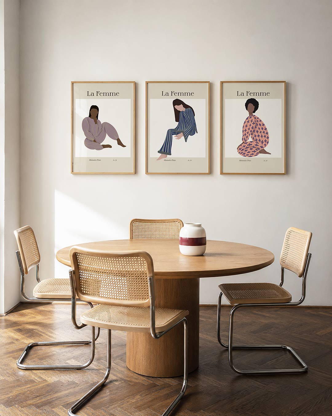 Gestreepte vormen driedelige posterset in interieur