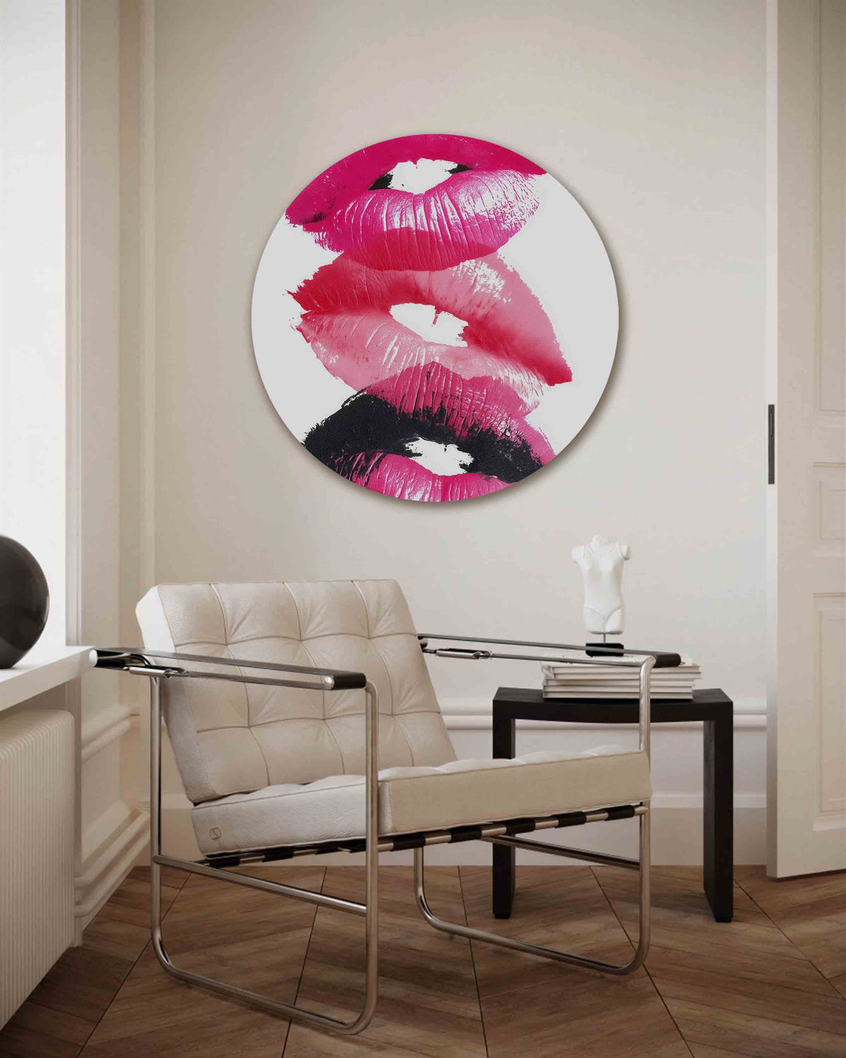 Roze lippen – kleurrijke muurcirkel als ronde wanddecoratie