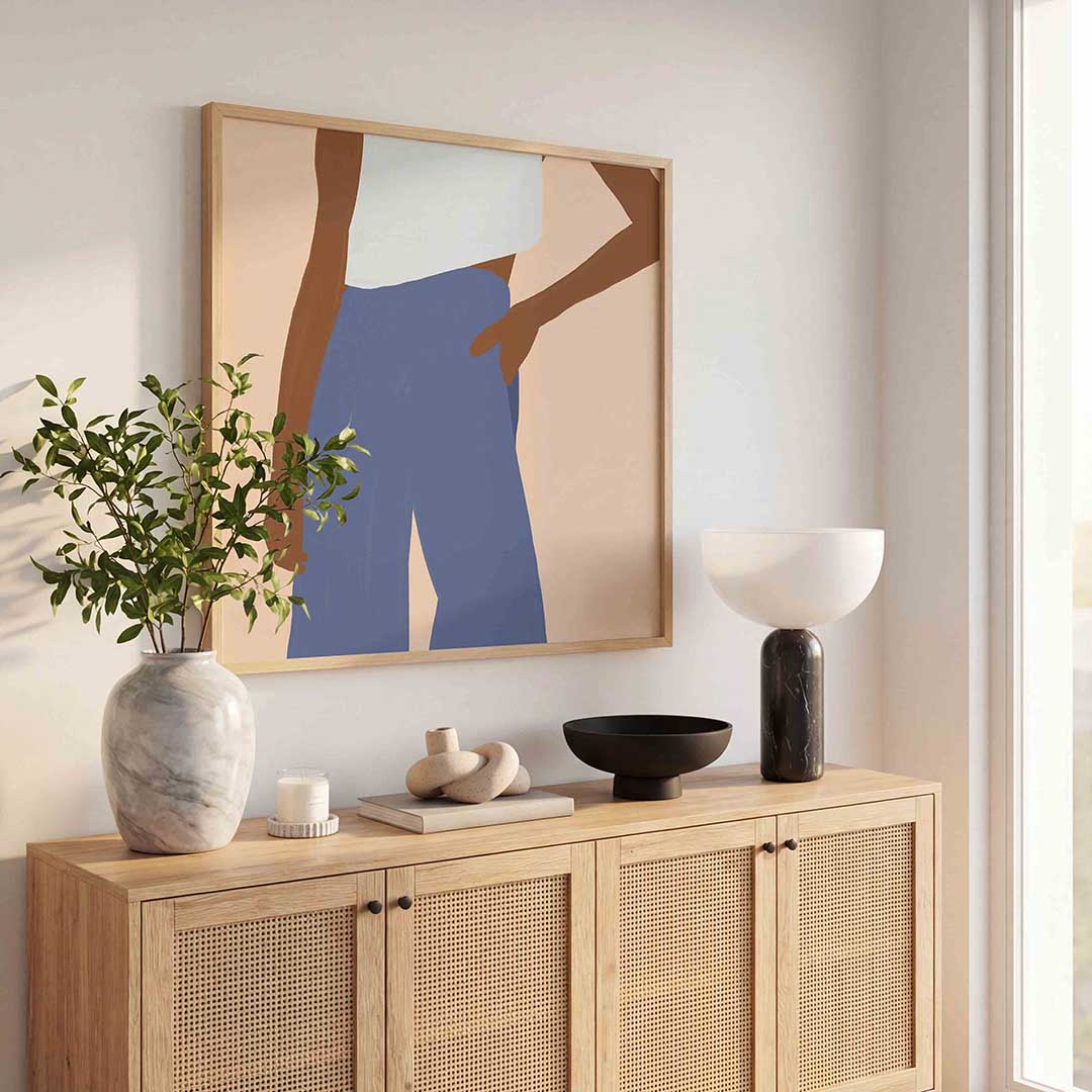 Figuur met blauwe broek – illustratie poster in vierkant formaat