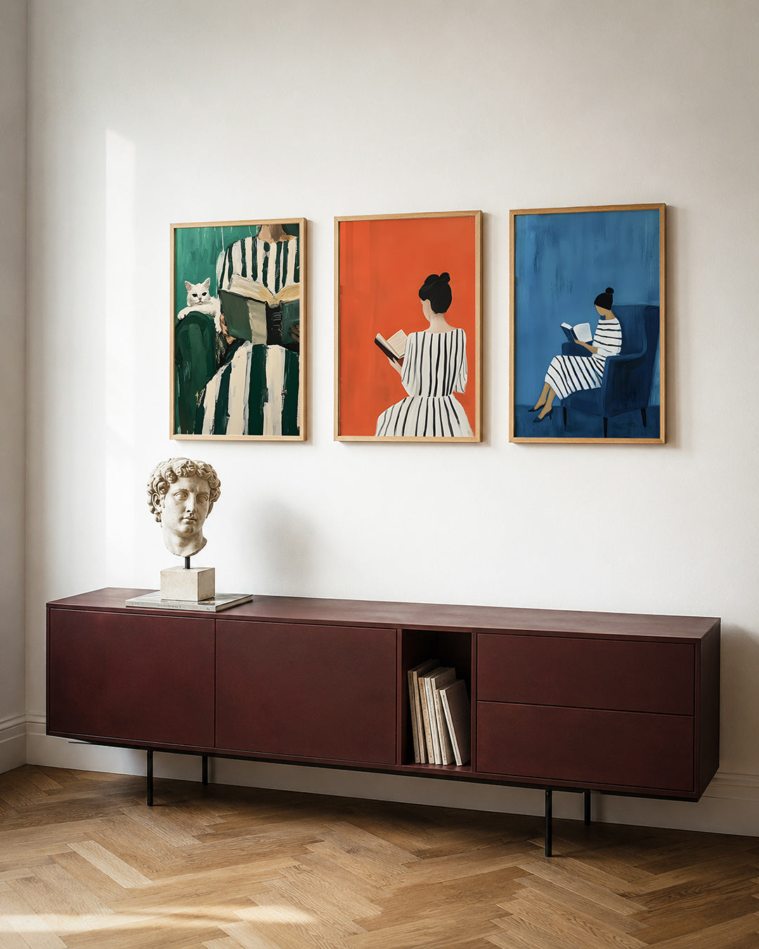 Gestreepte harmonie posterset – tweede productweergave – een kat en een persoon in groen-witte strepen
