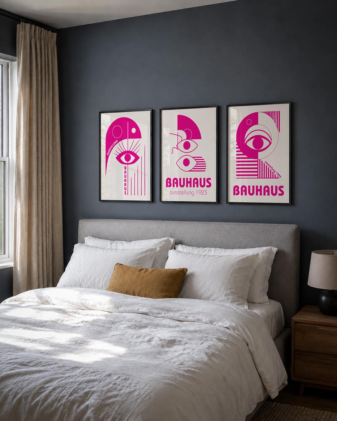Oog en lijnen posterset – detailweergave – felroze vormen en lijnen creëren een dynamisch spel rond een centraal oog.
