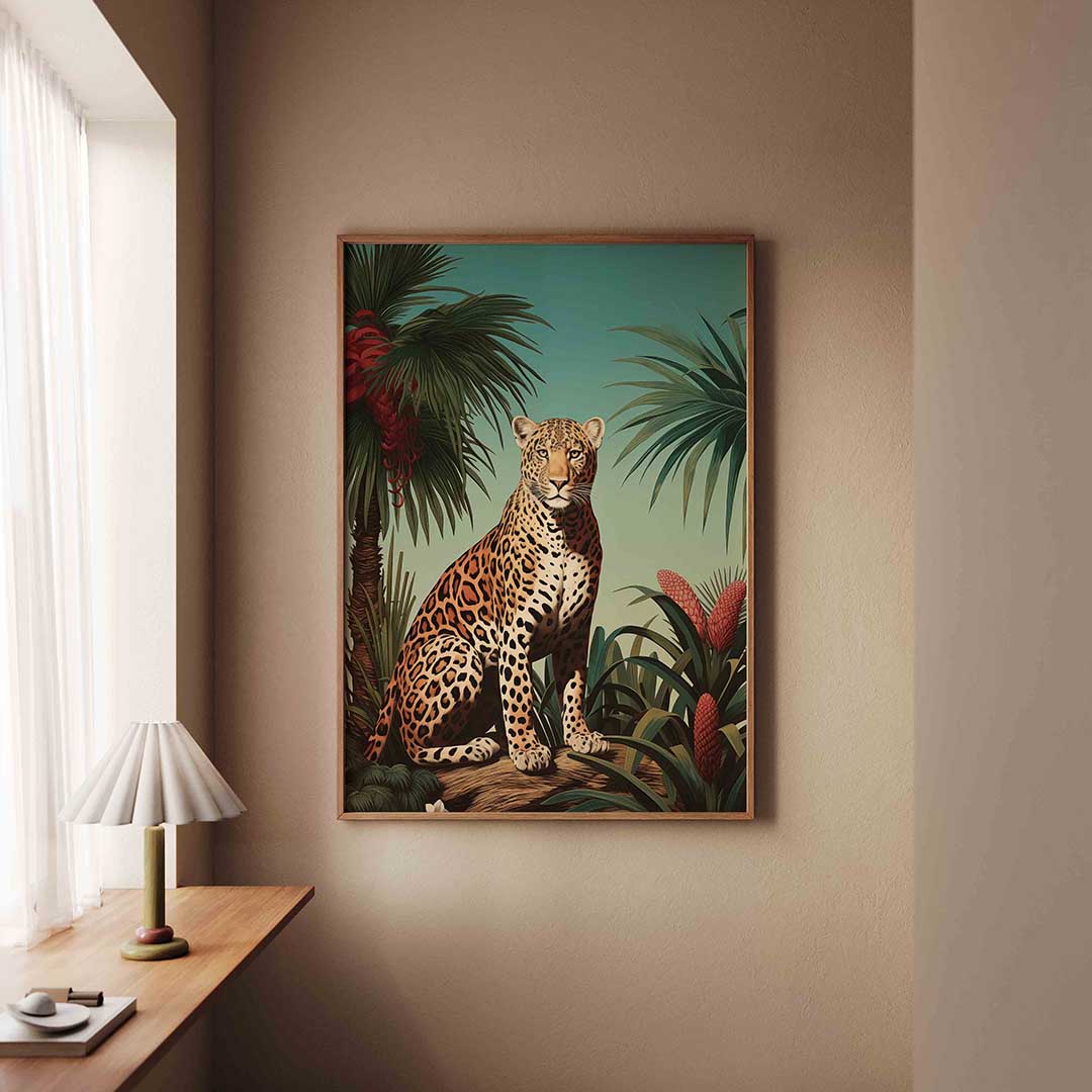 Luipaard in tropische omgeving – staande jungle wanddecoratie van WallArtistic