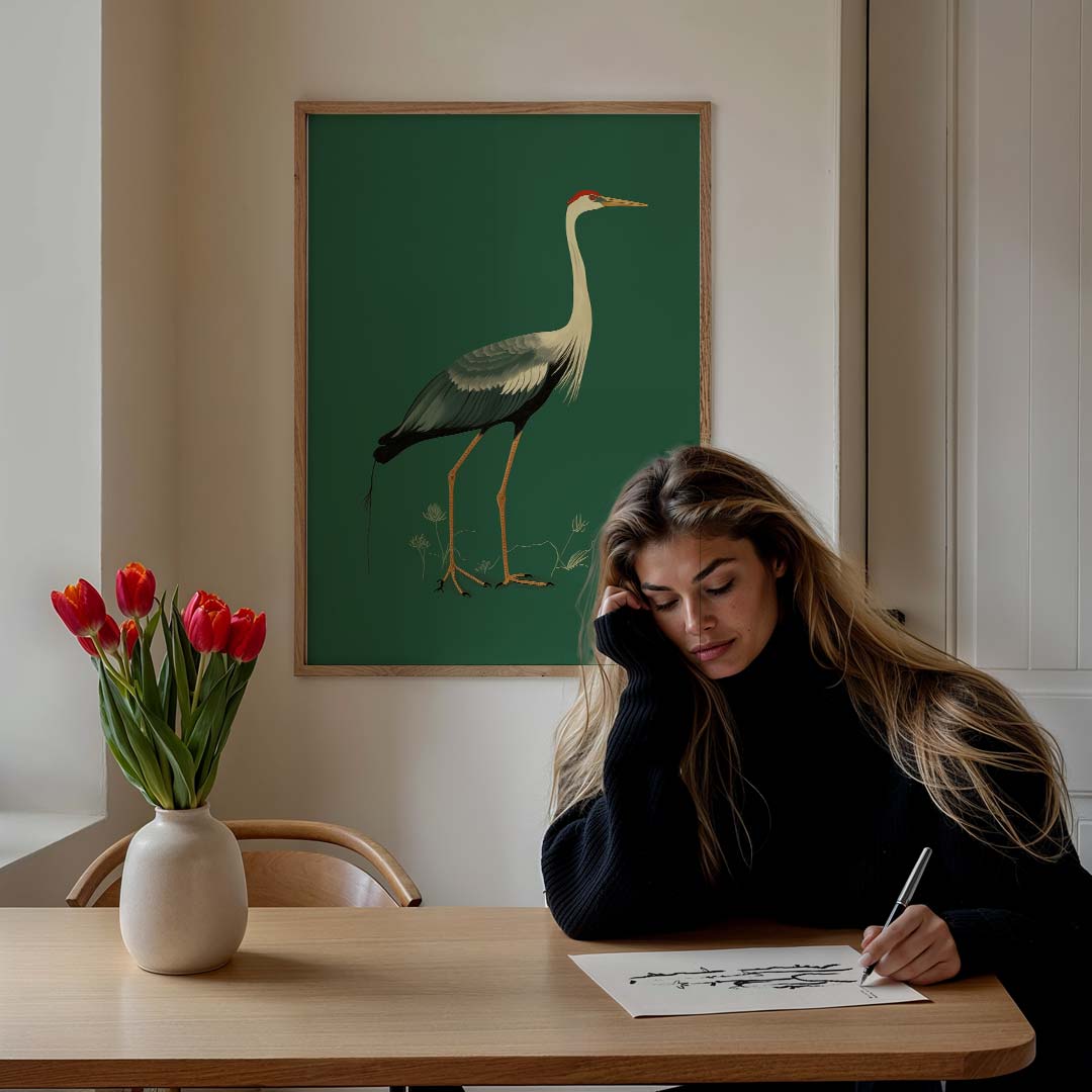 Elegante Kraanvogel op Groene Achtergrond – staande muurposter met dierenthema