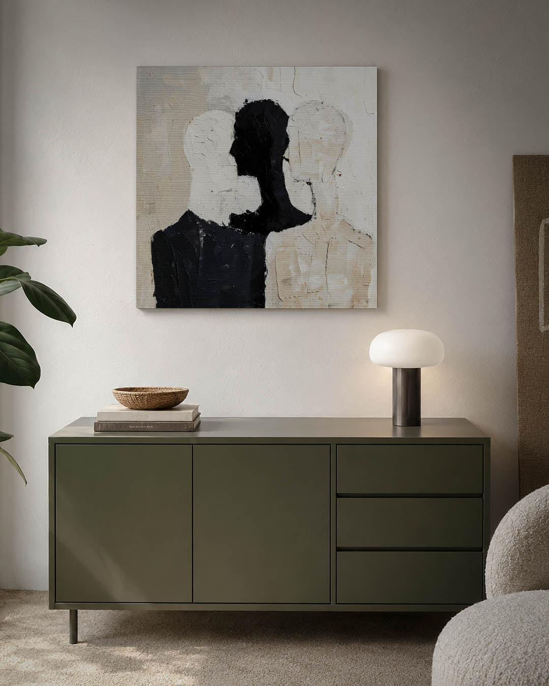 Gelaagde silhouetten kunstwerk – detailweergave – dit werk toont drie overlappende silhouetten in zwart, wit en beige. De