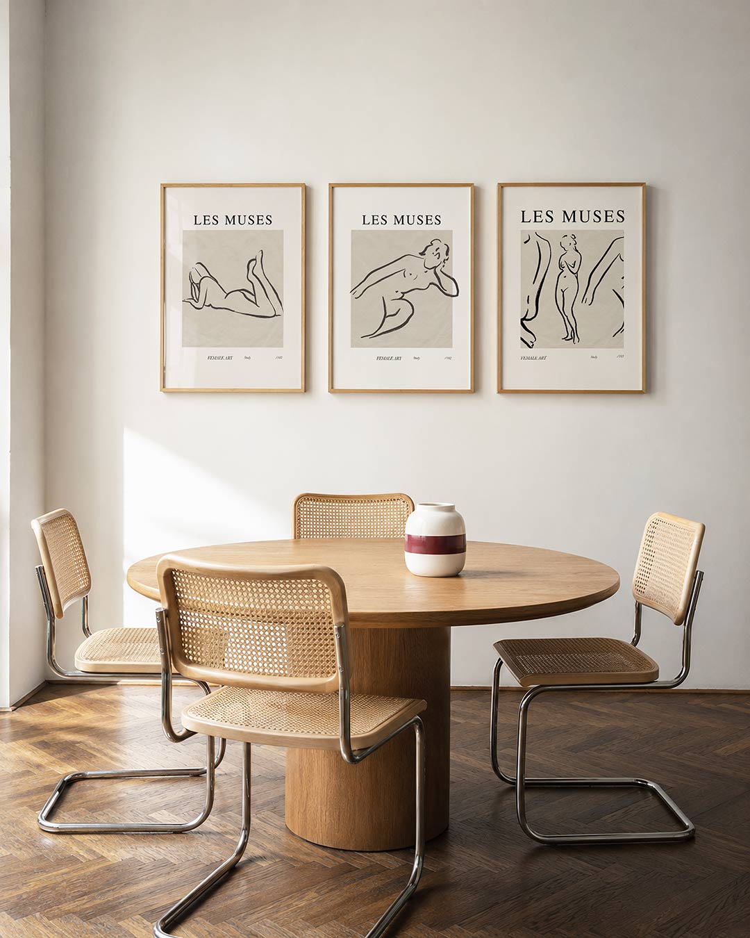 Lijnenspel en vormen driedelige posterset in interieur