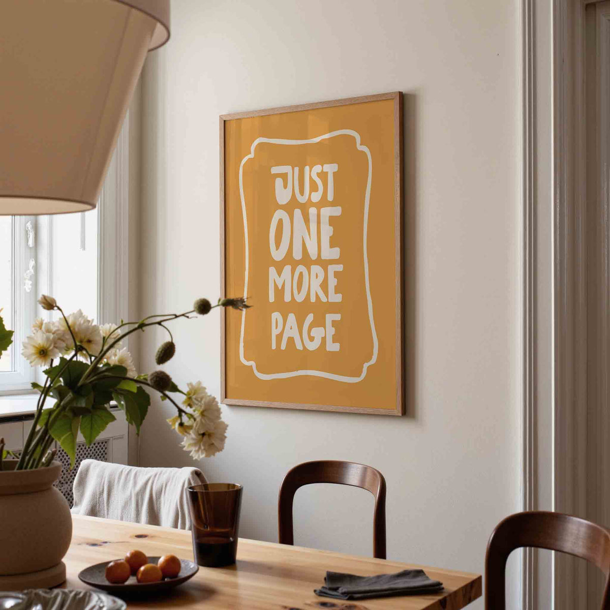 Just one more page – eigentijdse illustratie poster in staand formaat
