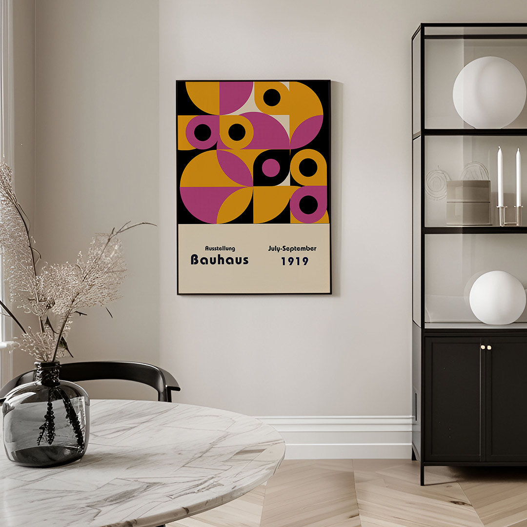 Cirkelvormen en vlakken – geometrische Bauhaus poster in staand formaat