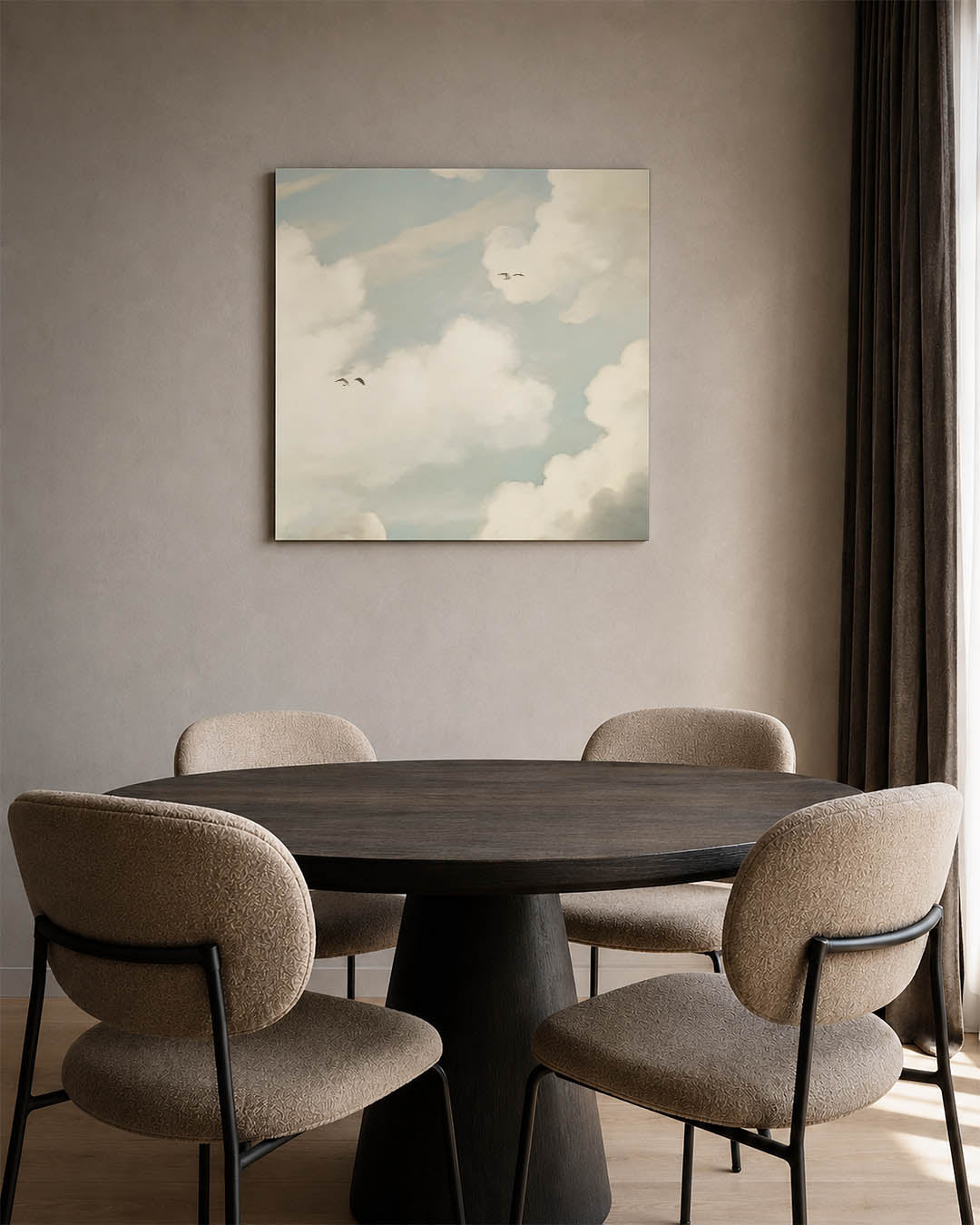 Lucht met wolken kunstwerk – vierkante wanddecoratie – dit werk toont een serene lucht met zachte wolken en vogels. De