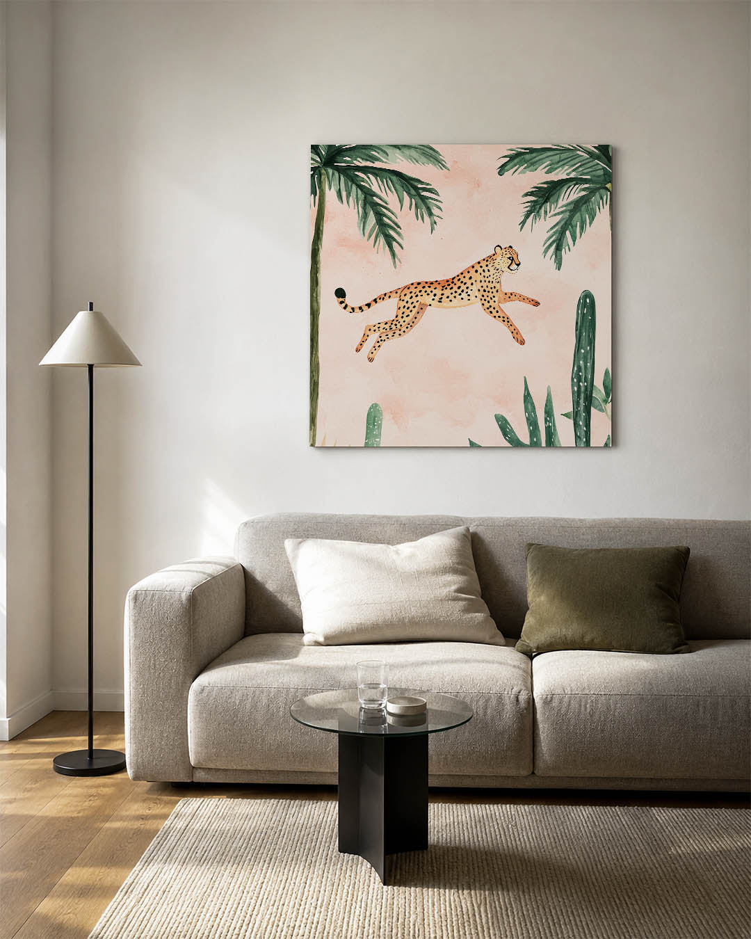 Springende luipaard kunstwerk – detailweergave – dit kunstwerk toont een luipaard dat sierlijk door een tropisch landschap
