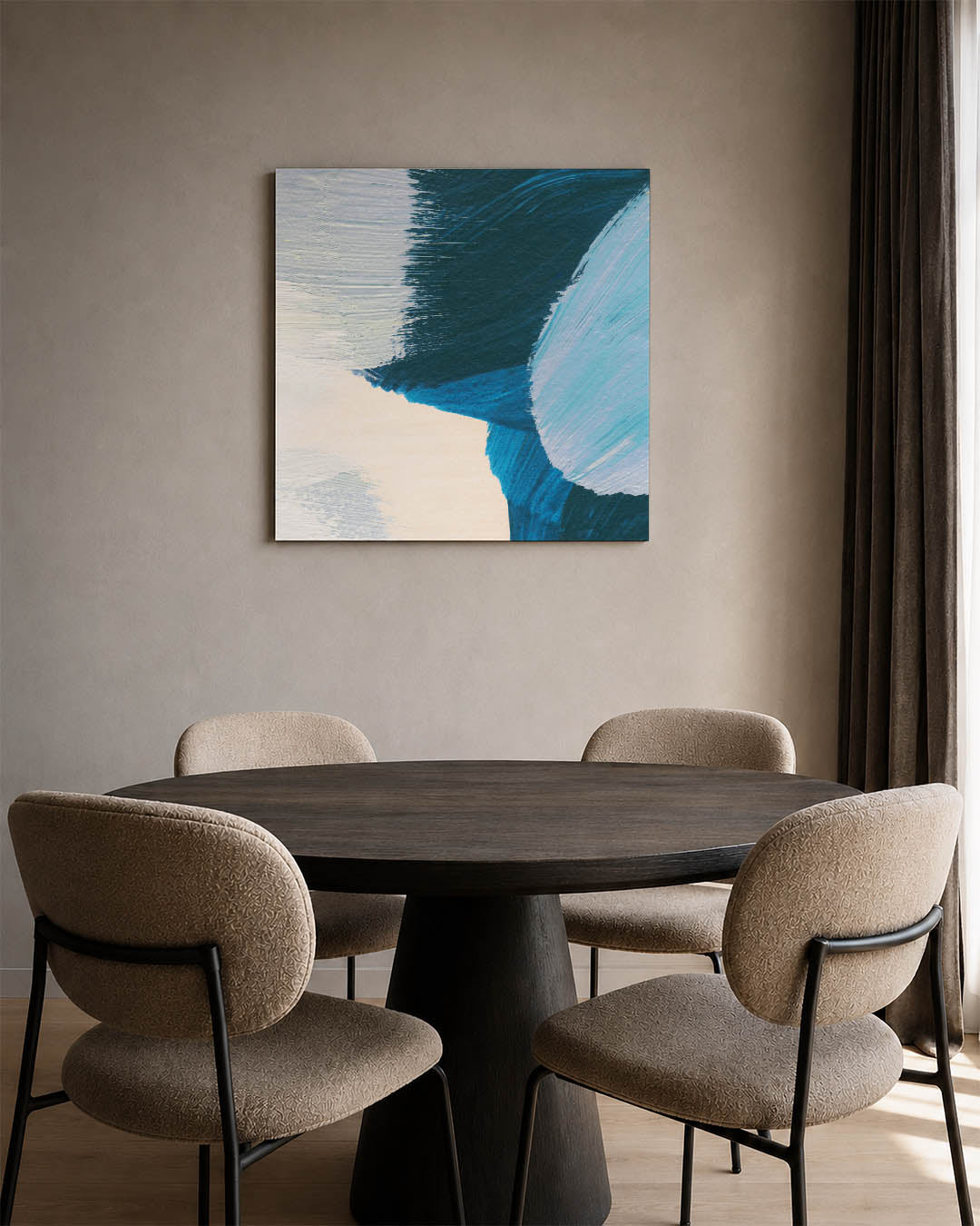Kleurencompositie kunstwerk – derde productweergave – dit werk toont vloeiende penseelstreken in blauw en beige, met