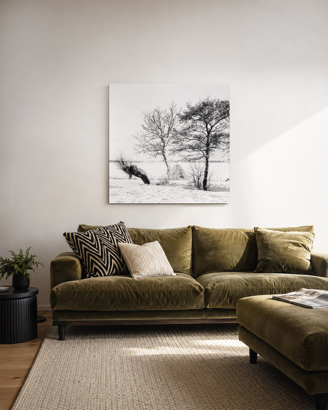Winterlandschap met bomen kunstwerk – derde productweergave – deze kunstwerk toont een serene winterse scène met twee bomen
