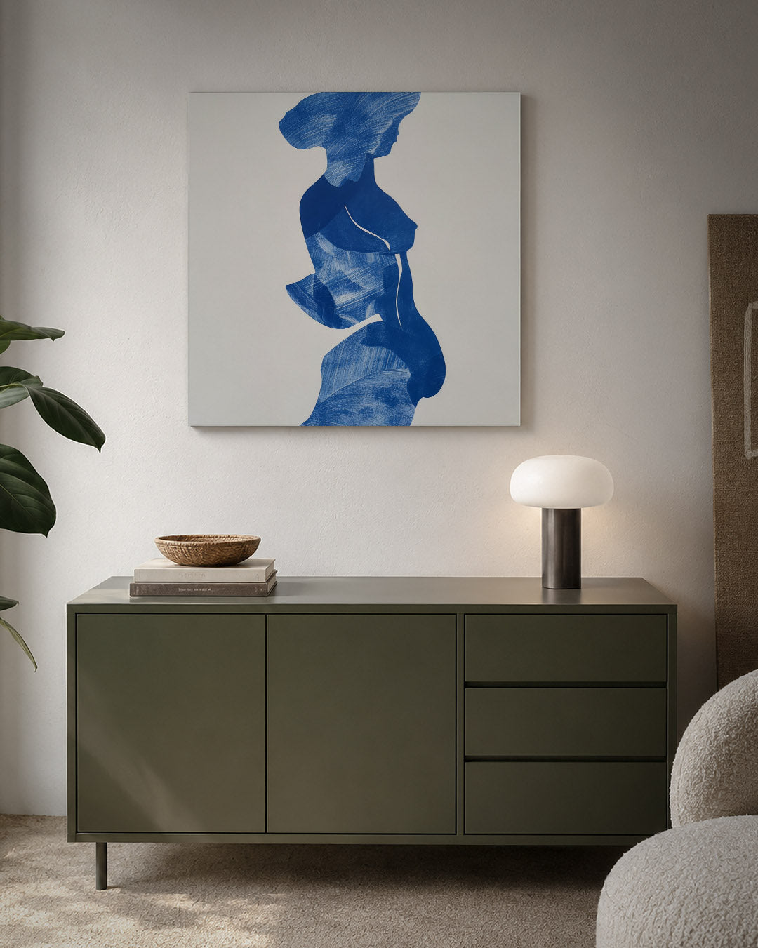 Blauwe silhouet kunstwerk – detailweergave – dit werk toont een silhouet in blauw op een witte achtergrond. De vloeiende