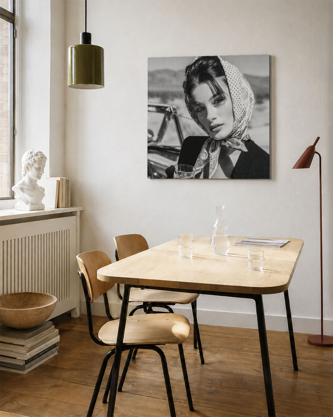 Portretfoto kunstwerk – vierkante wanddecoratie – dit werk toont een vrouw met een sjaal om haar hoofd, gefotografeerd in