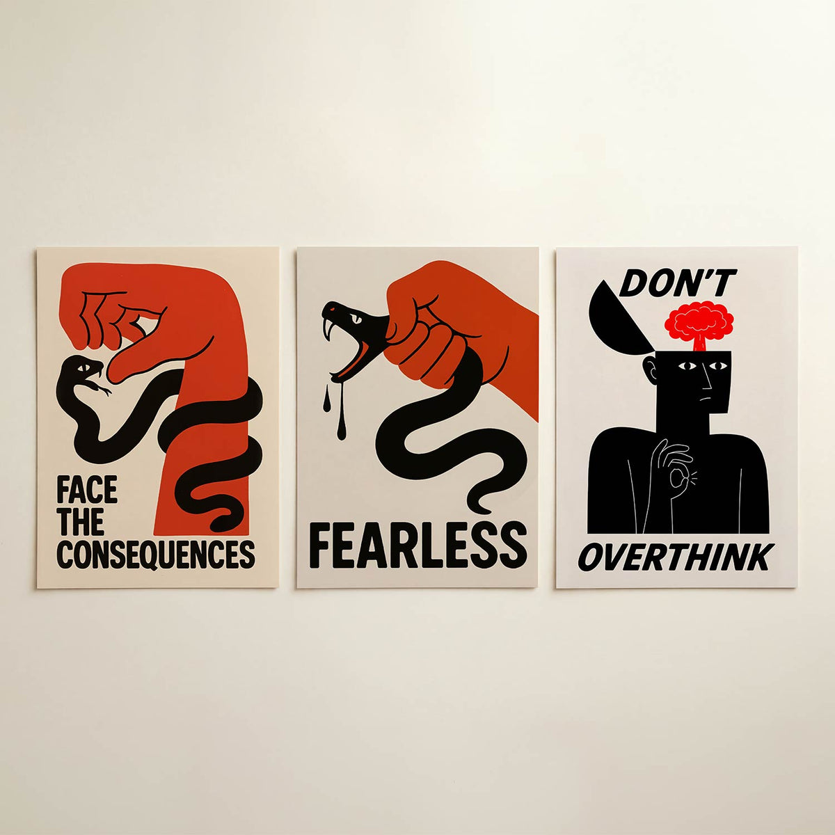 Krachtige confrontatie driedelige posterset in interieur