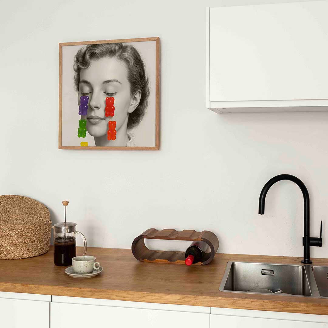 Vrouw met kleurrijke beren – kleurrijke Pop Art poster in vierkant formaat