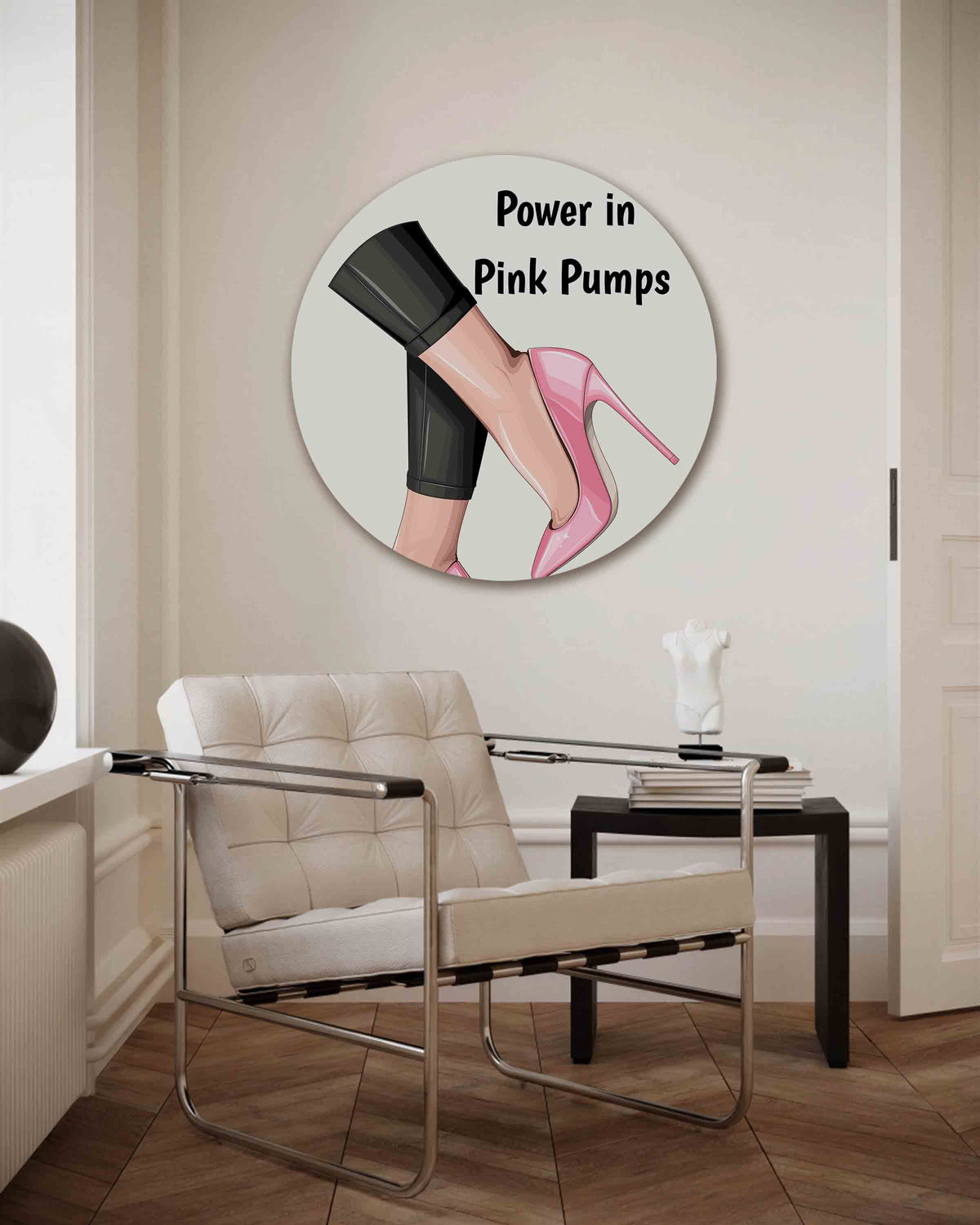 Roze pumps en zwarte broek – Pop Art muurcirkel als ronde wanddecoratie