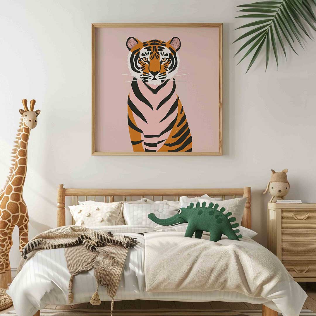 Tijger op roze achtergrond – vierkante kinderkamer wanddecoratie van WallArtistic