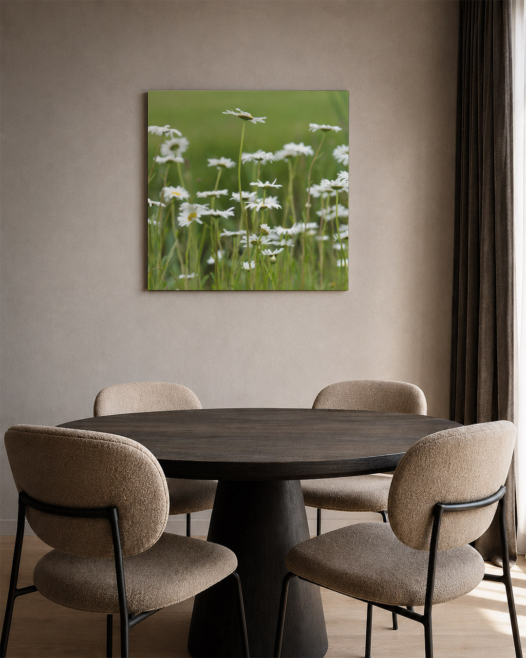 Bloemenweide kunstwerk – tweede productweergave – deze kunstwerk toont een weelderige weide vol witte bloemen tegen een