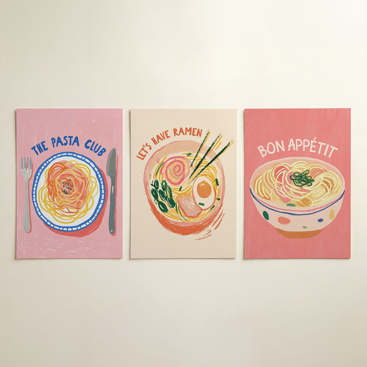 Eetlustige kleurenspel driedelige posterset in interieur