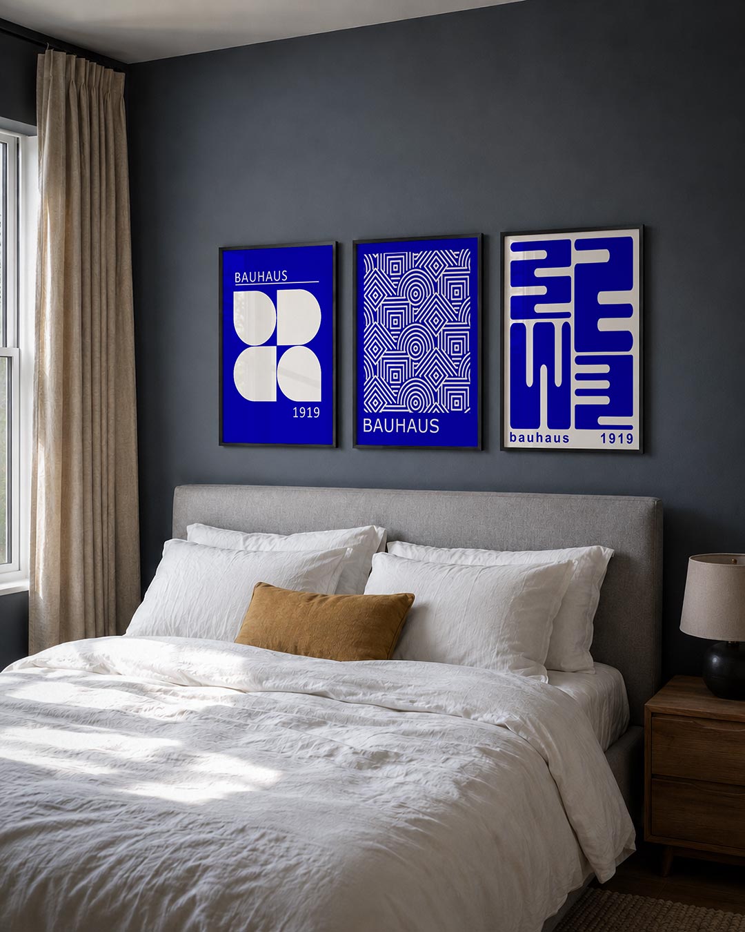 Vorm en kleur posterset – derde productweergave – deze posterset in drie delen toont een levendig spel van witte geometrische
