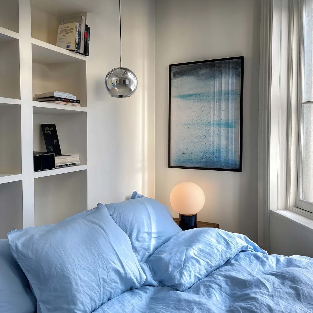 Hemelse Blauwe Waterverfposter – staande kleurrijke abstracte wanddecoratie van WallArtistic