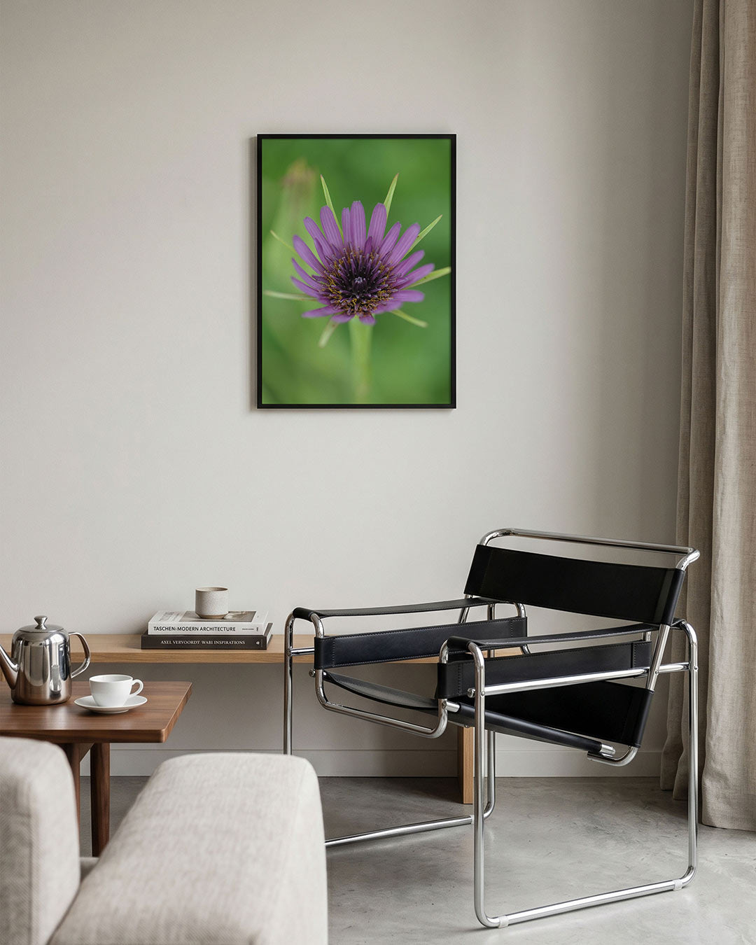 Paarse bloem close up poster – tweede productweergave – deze poster toont een gedetailleerde close-up van een paarse bloem