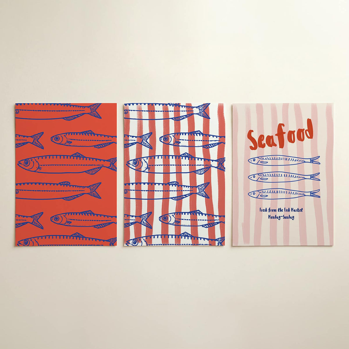 Vissenpatroon driedelige posterset in interieur