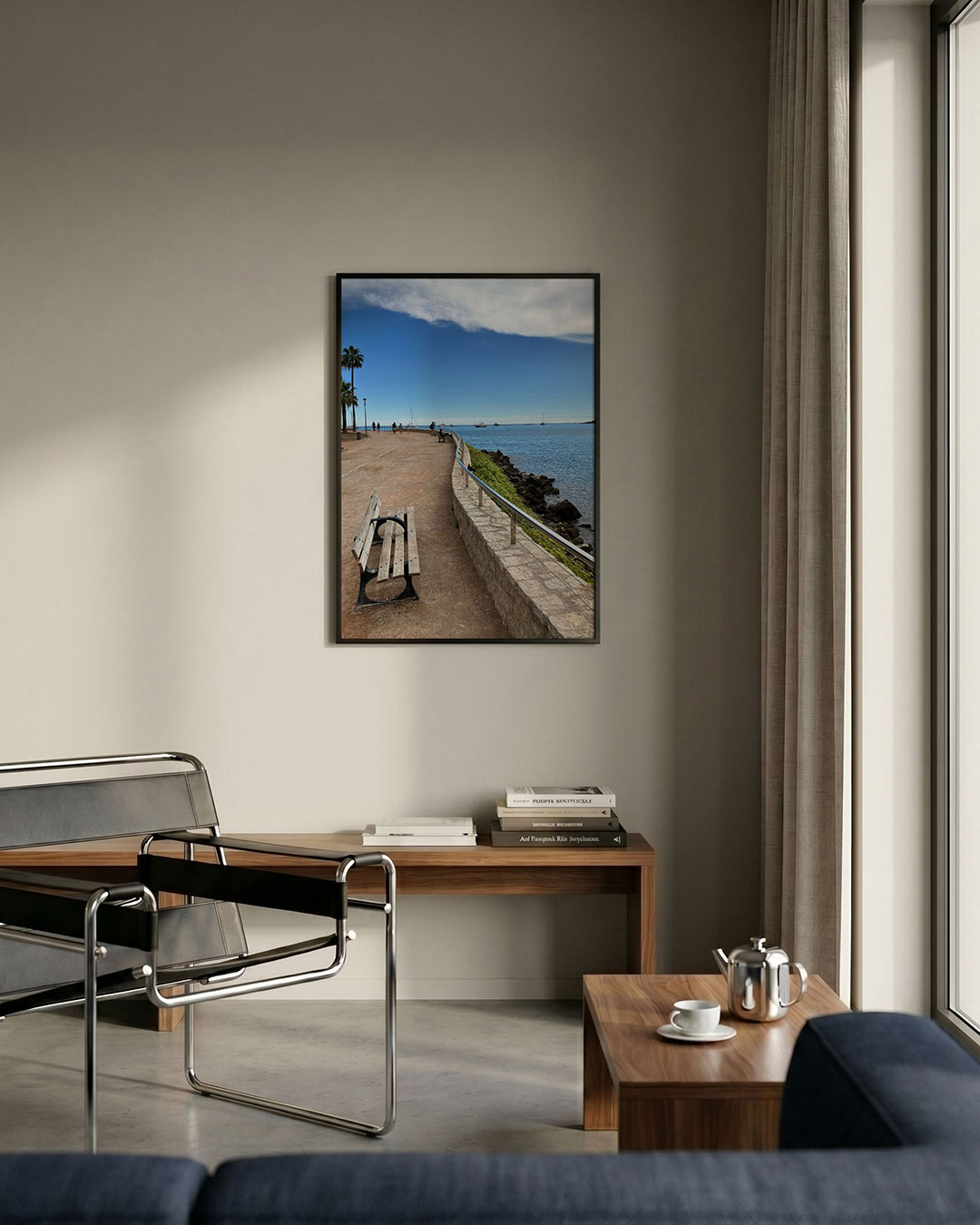 Zeezicht promenade poster – detailweergave – een kronkelend pad langs de kust met bankjes, omgeven door blauwe lucht en zee.